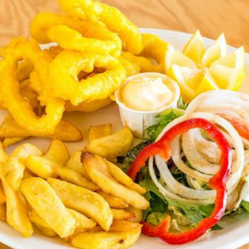 CALAMARES, PATATAS Y ENSALADA